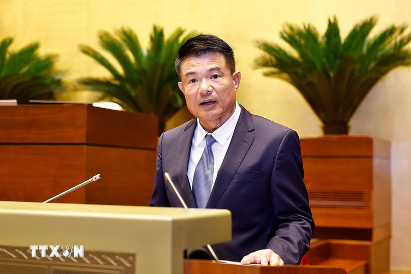 Viện trưởng Viện kiểm sát Nhân dân tối cao Nguyễn Huy Tiến trình bày Tờ trình dự án Luật sửa đổi, bổ sung một số điều của Bộ luật Tố tụng hình sự. (Ảnh: Doãn Tấn/TTXVN)