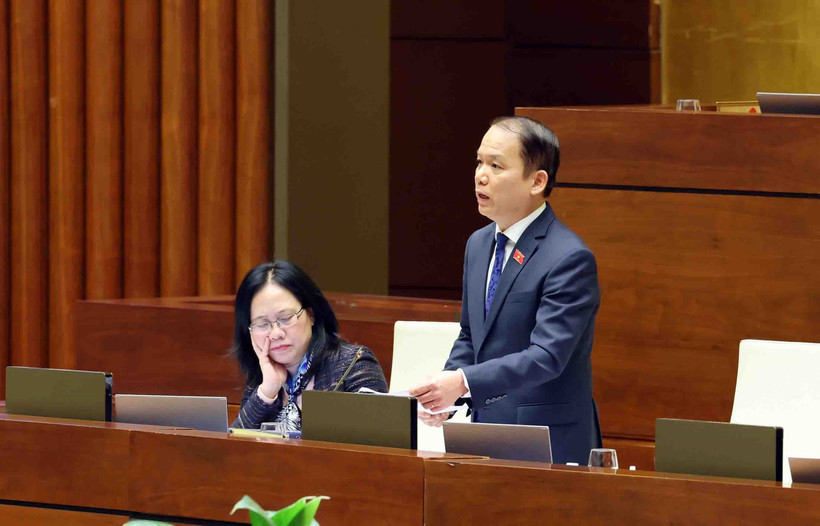 Chủ nhiệm Ủy ban Pháp luật của Quốc hội Hoàng Thanh Tùng phát biểu giải trình, làm rõ một số vấn đề đại biểu Quốc hội nêu. (Ảnh: Phạm Kiên/TTXVN)