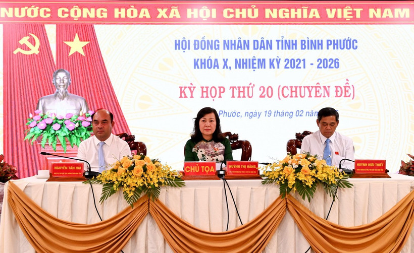 Thường trực Hội đồng Nhân dân tỉnh Bình Phước chủ trì kỳ họp. (Ảnh: Nhật Bình/TTXVN)