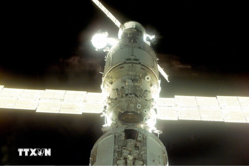 Trạm vũ trụ quốc tế ISS được nhìn từ Tàu vũ trụ Atlantis của Mỹ ngày 16/9/2000. (Ảnh: AFP/TTXVN)