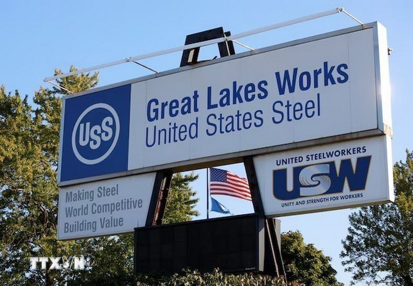 Biển hiệu bên ngoài nhà máy thép US Steel ở bang Michigan, Mỹ. (Ảnh: Reuters/TTXVN)