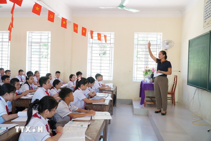 Giờ học tại trường Trung học Cơ sở Thị trấn 2, xã Vạn An (Nghệ An). (Ảnh: Bích Huệ/TTXVN)