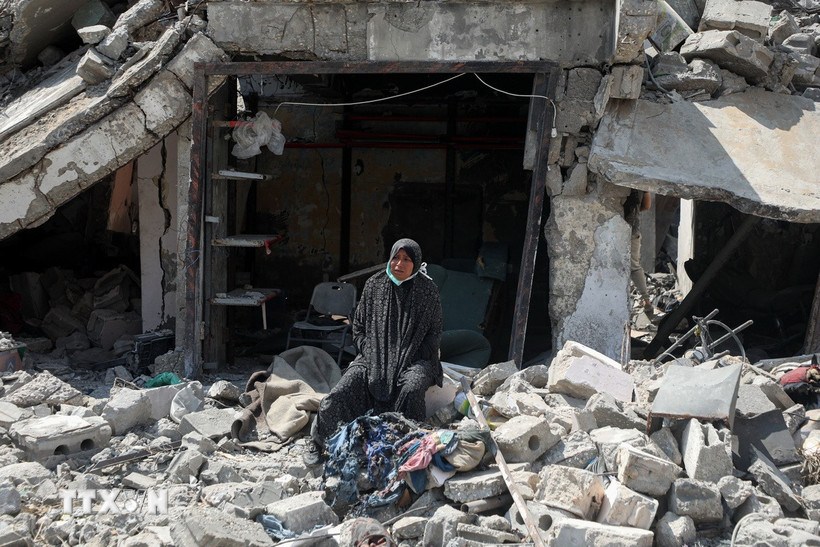 Cảnh tàn phá sau cuộc không kích của Israel tại Gaza. (Ảnh: THX/TTXVN)