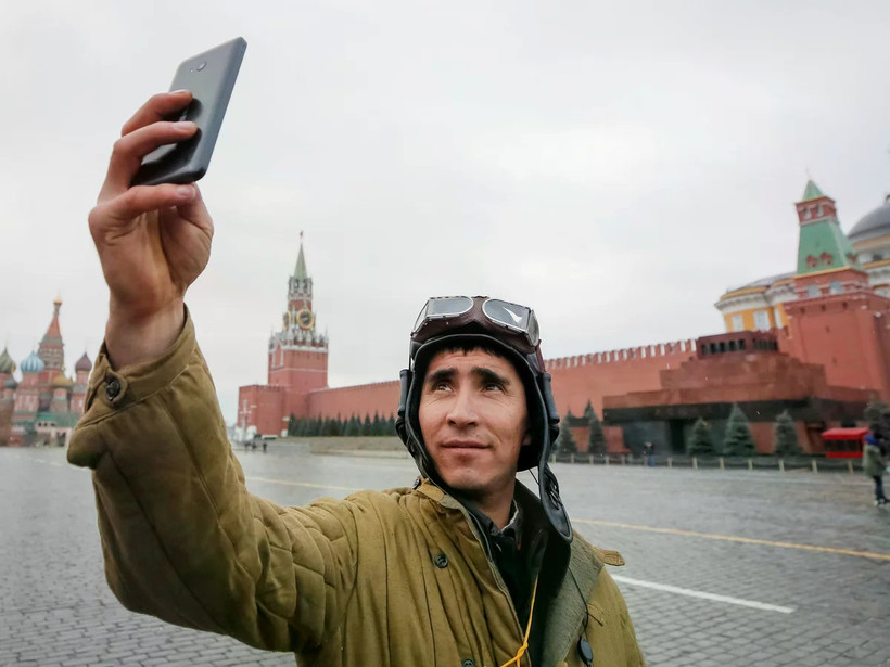 Những chủ sở hữu SIM là người nước ngoài tại Nga sẽ bị cắt dịch vụ liên lạc di động nếu chưa nộp dữ liệu sinh trắc học. (Nguồn: Reuters)