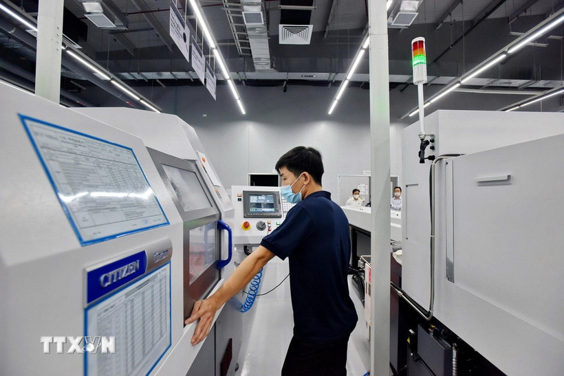 Nhiều doanh nghiệp hoạt động trong khu Công nghệ cao Đà Nẵng ưu tiên ứng dụng khoa học công nghệ vào sản xuất. (Ảnh: Hải Âu/TTXVN)