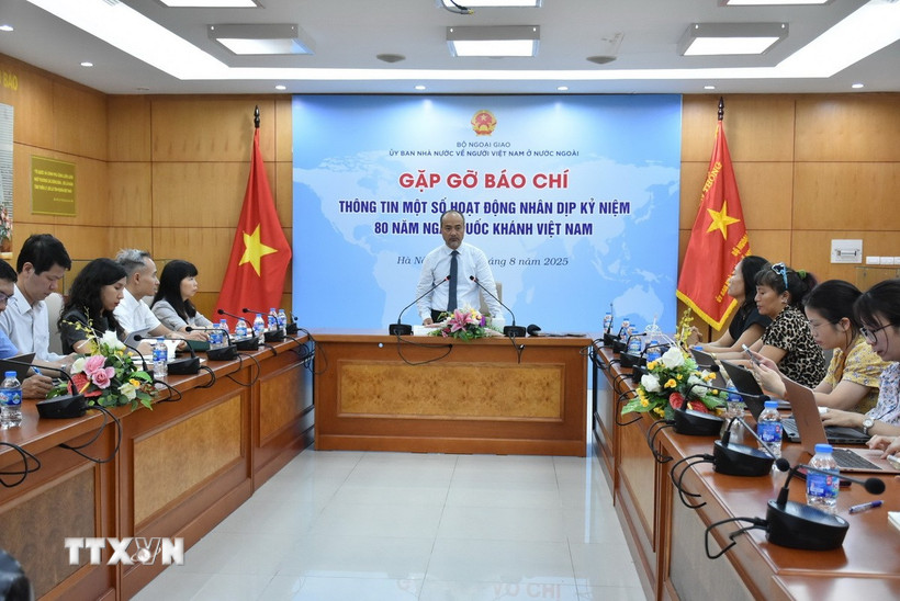 Gặp gỡ báo chí thông tin một số hoạt động dành cho kiều bào nhân kỷ niệm 80 năm Quốc khánh. (Ảnh: Diệp Trương/TTXVN)