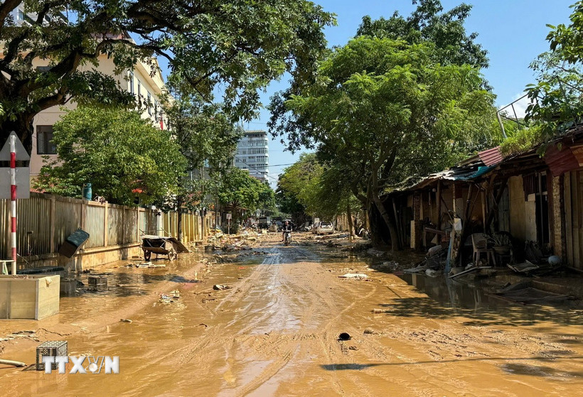 Một con phố thuộc phường Phan Đình Phùng, tỉnh Thái Nguyên sau khi nước lũ rút. (Ảnh: Hoàng Nguyên/TTXVN)