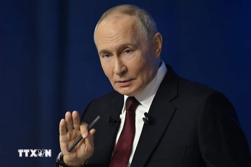 Tổng thống Nga Vladimir Putin phát biểu tại buổi họp báo tổng kết năm 2025 ở Moskva. (Ảnh: AA/TTXVN)