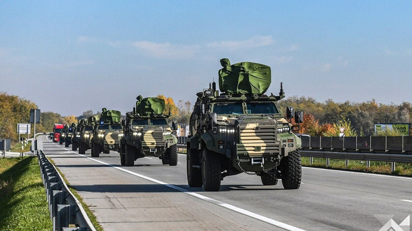 Xe quân sự của Hungary trên đường đến tham dự cuộc tập trận. (Nguồn: Hungarian Conservative)