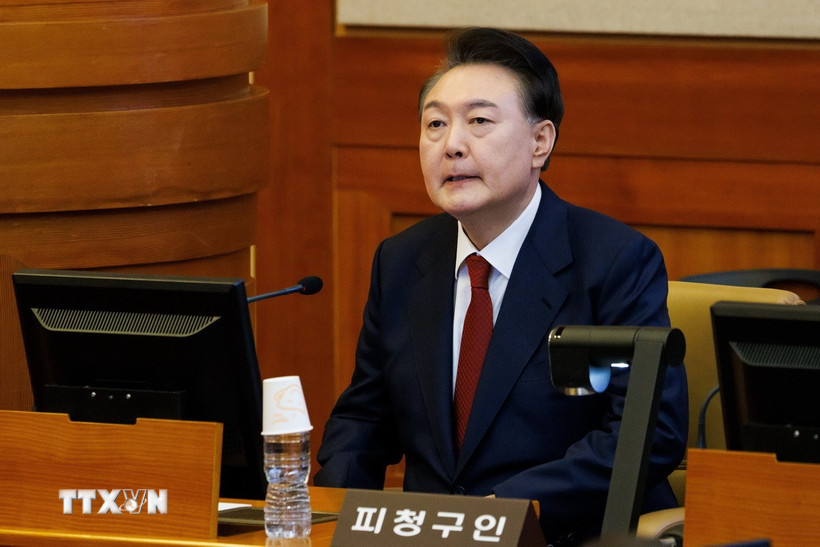 Cựu Tổng thống Hàn Quốc Yoon Suk Yeol trong phiên điều trần tại Tòa án Hiến pháp ở Seoul, ngày 13/2. (Ảnh: THX/TTXVN)