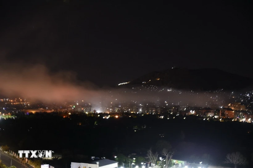 Khói bốc lên sau vụ không kích của Israel xuống thủ đô Damascus, Syria ngày 3/5. (Ảnh: THX/TTXVN)