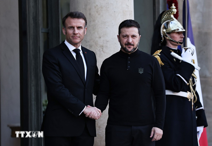Tổng thống Pháp Emmanuel Macron và Tổng thống Ukraine Volodymyr Zelensky tại cuộc gặp ở Paris, Pháp, ngày 26/3/2025. (Ảnh: THX/TTXVN_