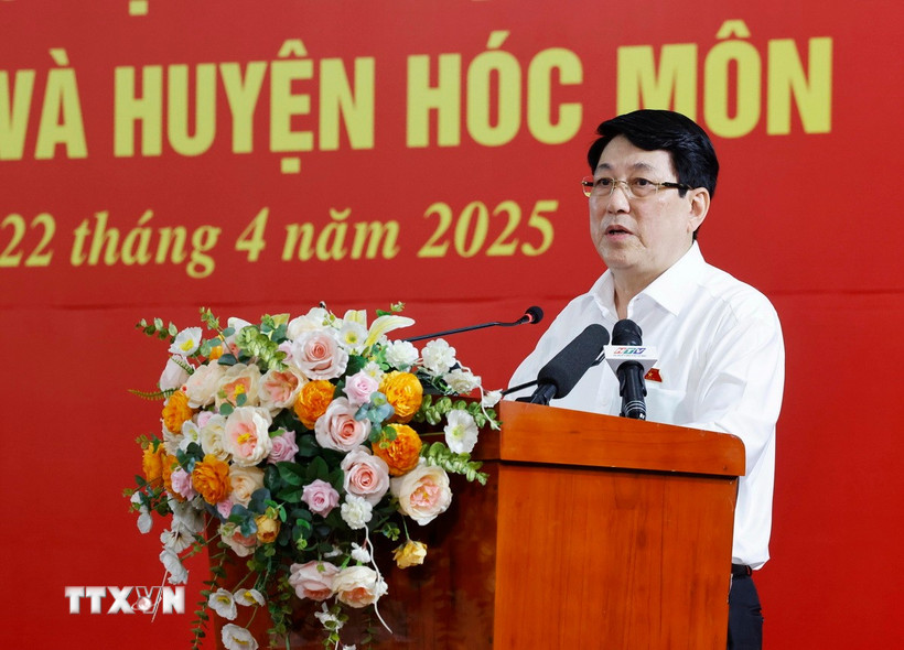 Chủ tịch nước Lương Cường dự Hội nghị tiếp xúc cử tri các huyện Củ Chi và Hóc Môn trước Kỳ họp thứ chín, Quốc hội khóa XV. (Ảnh: Lâm Khánh/TTXVN)