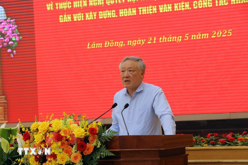 Phó Thủ tướng Thường trực Chính phủ Nguyễn Hòa Bình giao nhiệm vụ cho các tỉnh trong công tác sắp xếp lại đơn vị hành chính. (Ảnh: Chu Quốc Hùng/TTXVN)