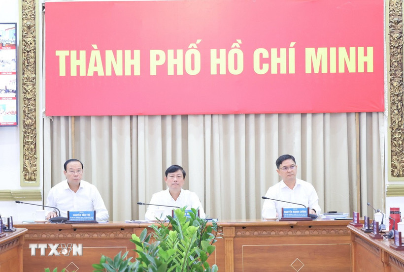 Ông Võ Văn Minh, Chủ tịch Hội đồng Nhân dân Thành phố Hồ Chí Minh, Chủ tịch Ủy ban Bầu cử Thành phố, chủ trì Hội nghị. (Ảnh: Hữu Duyên/TTXVN)