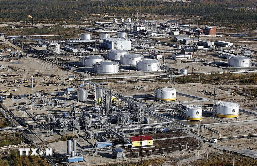 Nhà máy lọc dầu của công ty Rosneft ở thị trấn Gubkinsky, phía Tây Siberia, Nga. (Ảnh: AFP/TTXVN)