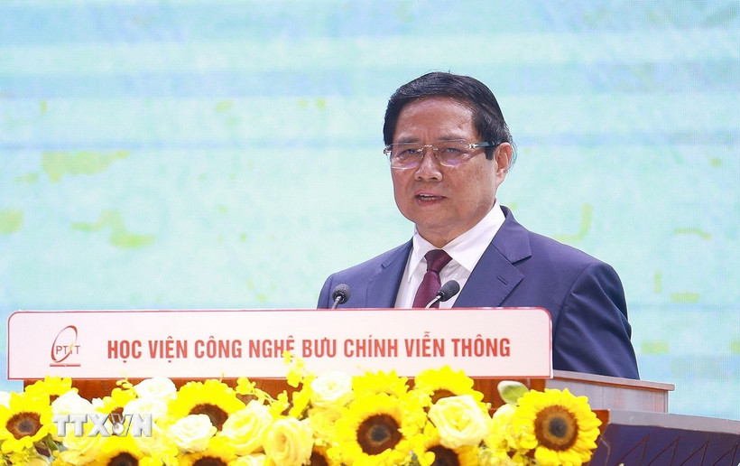 Thủ tướng Phạm Minh Chính, Chủ tịch Hội đồng Thi đua-Khen thưởng Trung ương, phát động Phong trào “Cả nước thi đua đổi mới sáng tạo và chuyển đổi số.” (Ảnh: Dương Giang/TTXVN)