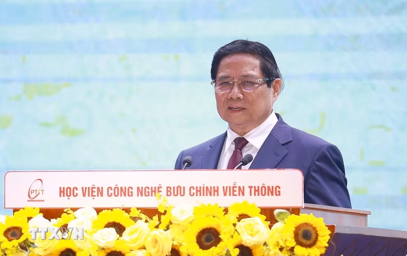Thủ tướng Phạm Minh Chính, Chủ tịch Hội đồng Thi đua-Khen thưởng Trung ương, phát động Phong trào “Cả nước thi đua đổi mới sáng tạo và chuyển đổi số.” (Ảnh: Dương Giang/TTXVN)