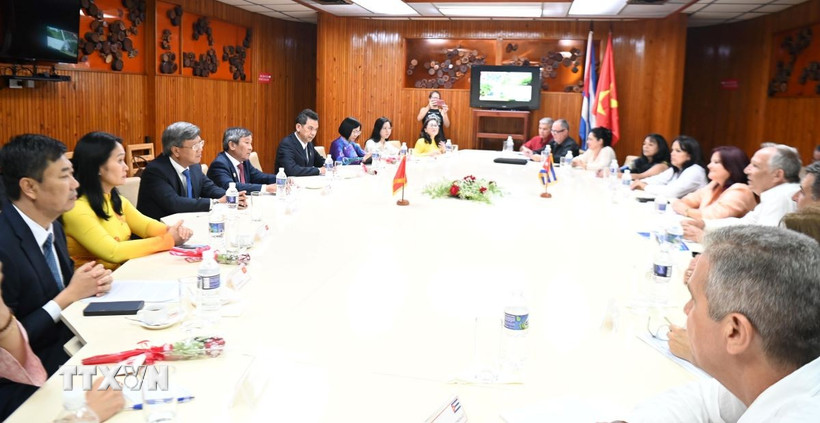 Đoàn đại biểu Tỉnh ủy Đồng Nai gặp Bí thư thứ Nhất tỉnh Pinar del Río Yamilé Ramos Cordero. (Ảnh: Việt Hùng/TTXVN)