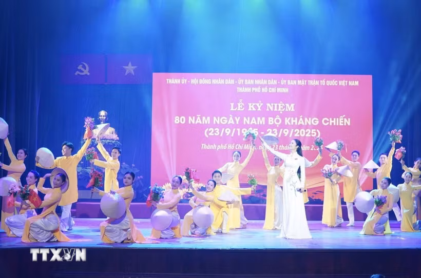 Chương trình nghệ thuật chào mừng tại Lễ kỷ niệm. (Ảnh: Thu Hương/TTXVN)