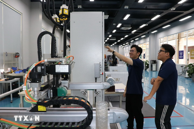 Đào tạo nguồn nhân lực chất lượng cao đáp ứng kỷ nguyên đổi mới, sáng tạo, chuyển đổi mô hình tăng trưởng. (Ảnh: Chí Tưởng/TTXVN)