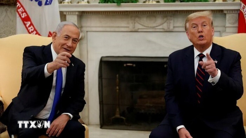 Tổng thống Mỹ Donald Trump (phải) và Thủ tướng Israel Benjamin Netanyahu tại cuộc họp báo ở Nhà Trắng ngày 4/2. (Ảnh: IRNA/TTXVN)