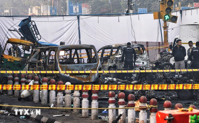 Hiện trường vụ nổ gần Pháo đài Đỏ ở New Delhi, Ấn Độ, ngày 10/11. (Ảnh: ANI/TTXVN)