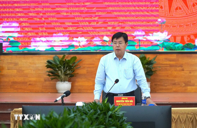 Bí thư Tỉnh ủy An Giang Nguyễn Tiến Hải đề nghị các cơ quan, đơn vị nỗ lực, quyết tâm thực hiện hoàn thành các dự án, công trình phục vụ APEC 2027 trước Hội nghị từ 3-6 tháng. (Ảnh: Văn Sĩ/TTXVN)