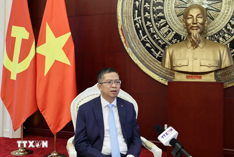 Đại sứ Việt Nam tại Trung Quốc Phạm Thanh Bình trả lời phỏng vấn phóng viên TTXVN tại Bắc Kinh. (Ảnh: Quang Hưng/TTXVN)