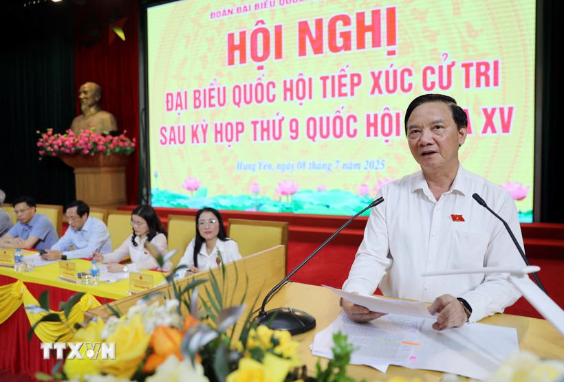 Phó Chủ tịch Quốc hội Nguyễn Khắc Định trả lời những kiến nghị của cử tri. (Ảnh: Thế Duyệt/TTXVN)