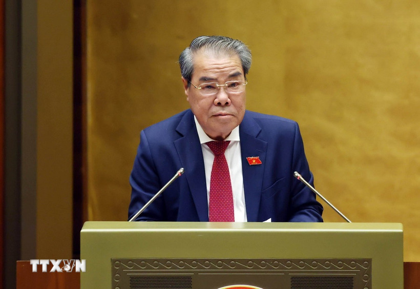 Chủ nhiệm Ủy ban Dân nguyện và Giám sát của Quốc hội Dương Thanh Bình trình bày Báo cáo kết quả giám sát việc giải quyết kiến nghị của cử tri gửi đến Kỳ họp thứ 9, Quốc hội khóa XV. (Ảnh: Phạm Kiên/TTXVN)