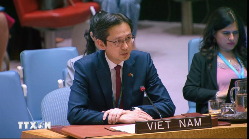 Đại sứ Đỗ Hùng Việt, Trưởng Phái đoàn thường trực Việt Nam tại Liên hợp quốc, phát biểu tại phiên thảo luận. (Ảnh: Hoài Thanh/TTXVN)
