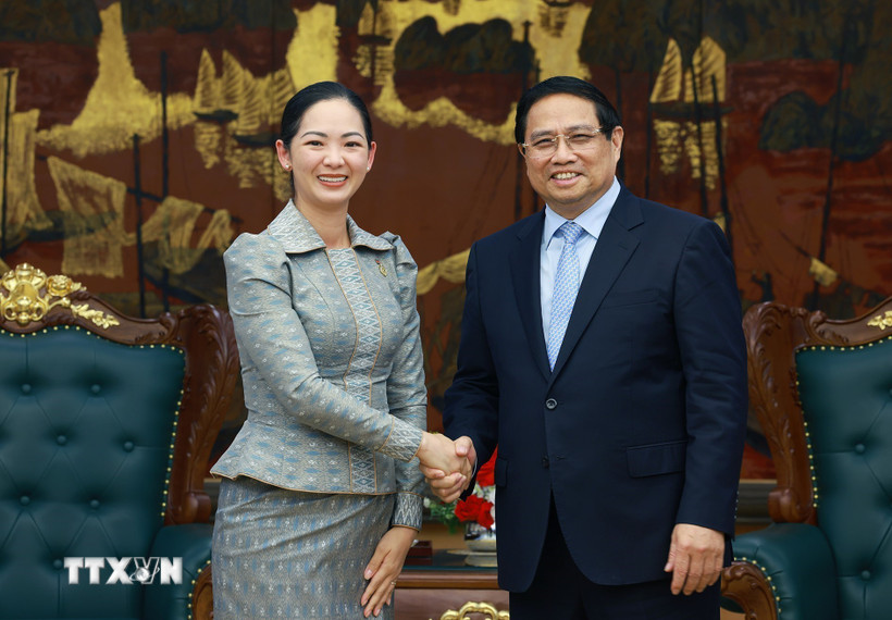 Thủ tướng Phạm Minh Chính tiếp bà Cham Nimul, Bộ trưởng Thương mại Campuchia. (Ảnh: Dương Giang/TTXVN)