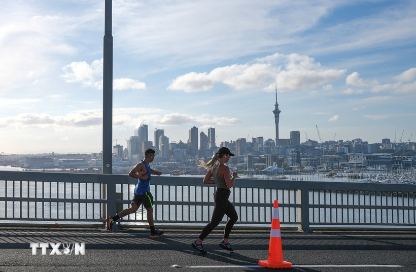 Người dân chạy bộ thể dục tại Auckland, New Zealand. (Ảnh: THX/TTXVN)