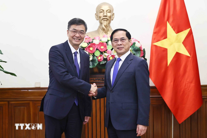 Phó Thủ tướng, Bộ trưởng Ngoại giao Bùi Thanh Sơn tiếp ông Trần Cương, Bí thư Khu ủy Quảng Tây (Trung Quốc). (Ảnh: An Đăng/TTXVN)