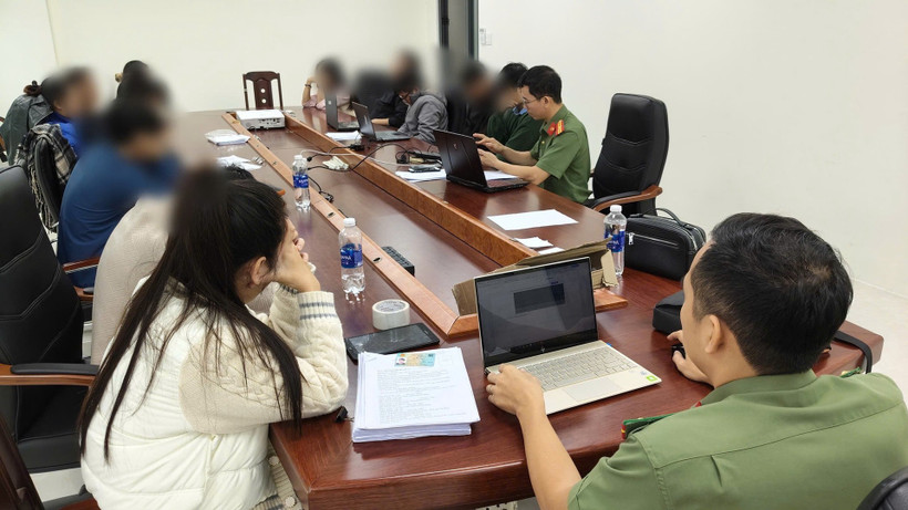 Nhóm đối tượng bị tạm giữ để điều tra. (Ảnh: Công an cung cấp)