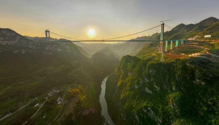 Cầu vượt hẻm núi Hoa Giang. (Nguồn: The News)