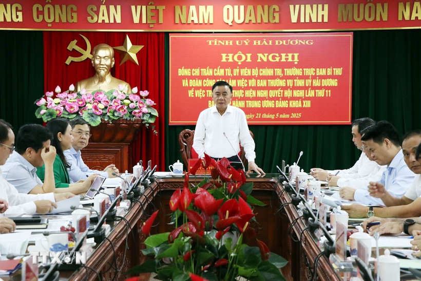 Ủy viên Bộ Chính trị, Thường trực Ban Bí thư Trần Cẩm Tú phát biểu tại buổi làm việc. (Ảnh: Mạnh Tú/TTXVN)