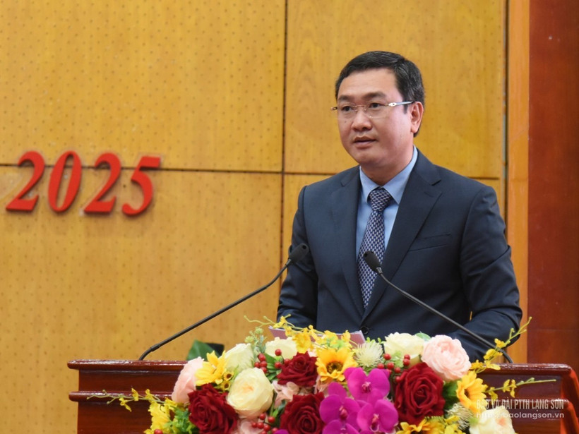 Ông Nguyễn Cảnh Toàn, Phó Bí thư Tỉnh ủy, Chủ tịch UBND tỉnh phát biểu nhận nhiệm vụ. (Nguồn: Báo Lạng Sơn)