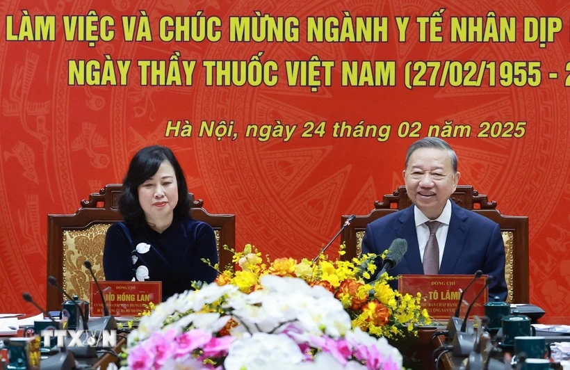 Tổng Bí thư Tô Lâm thăm, làm việc với Bộ Y tế. (Ảnh: Thống Nhất/TTXVN)