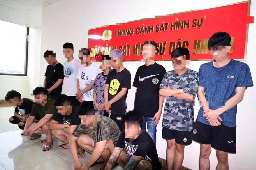 Nhóm đối tượng bị công an Hải Phòng tạm giữ vì gây rối trật tự công cộng (Ảnh: Công an thành phố Hải Phòng)