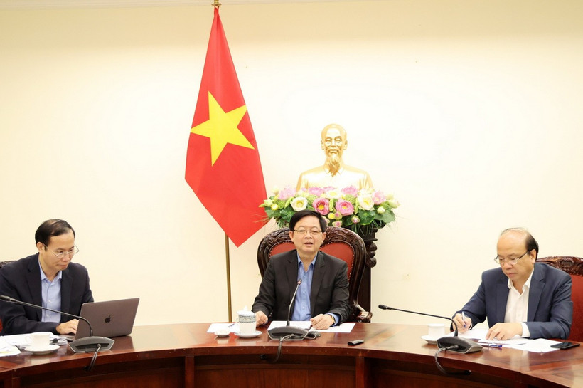 Phó Thủ tướng Hồ Quốc Dũng chủ trì làm việc với Bộ Tư pháp về tiến độ thực hiện chương trình công tác tháng 12/2025 của Bộ Tư pháp. (Nguồn: Báo Chính phủ)