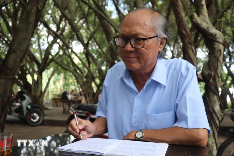 Soạn giả Diệp Vàm Cỏ. (Ảnh: Thanh Bình/TTXVN)