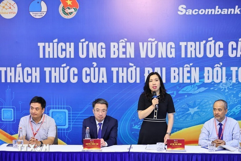 Thứ trưởng Bộ Ngoại giao Lê Thị Thu Hằng phát biểu tại buổi gặp mặt. (Ảnh: Minh Đức/TTXVN)