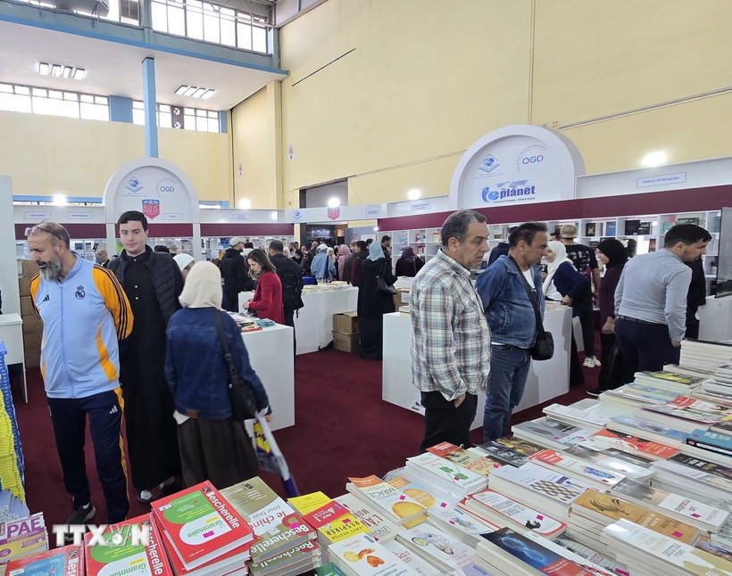 Khách tham quan tại hội chợ. (Ảnh: Nguyễn An/TTXVN)