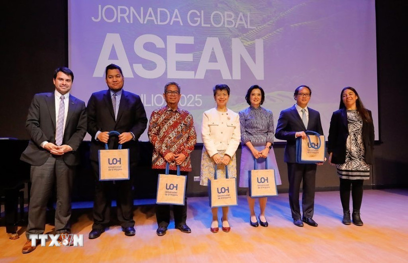 Hội chợ Văn hóa ASEAN có sự tham gia của các Đại sứ quán Indonesia, Malaysia, Philippines, Thái Lan và Việt Nam. (Ảnh: TTXVN phát)