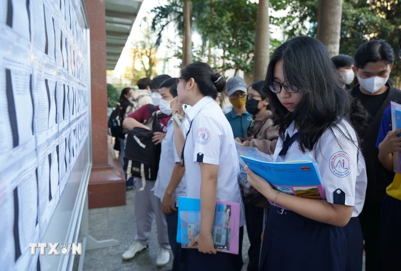 Thí sinh dự thi đánh giá năng lực Đại học Quốc gia Thành phố Hồ Chí Minh. (Ảnh: Thu Hoài/TTXVN)