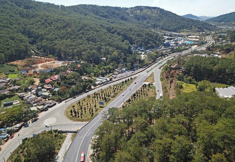 Đèo Prenn nối với cao tốc Prenn-Liên Khương và Quốc lộ 20 hiện hữu, trở thành tuyến giao thông huyết mạch nối tỉnh Lâm Đồng với Thành phố Hồ Chí Minh và các tỉnh phía Nam. (Ảnh: Nguyễn Dũng/TTXVN)