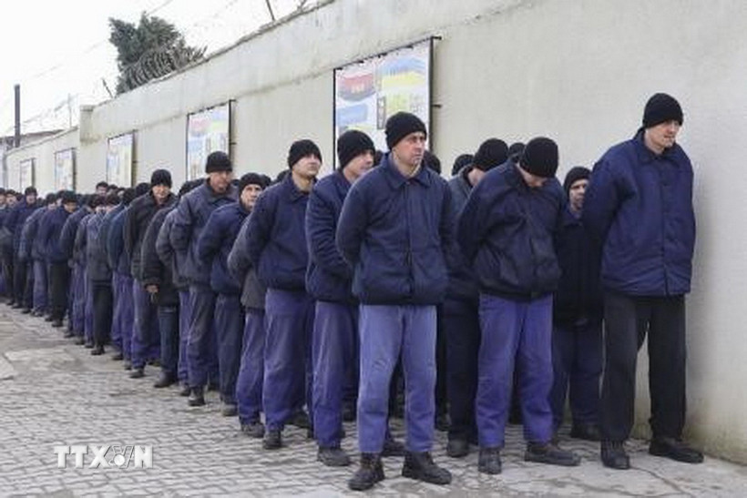 Các tù binh Nga tại trại tù nhân chiến tranh ở miền Tây Ukraine ngày 21/12/2023. (Ảnh: Kyodo/TTXVN)