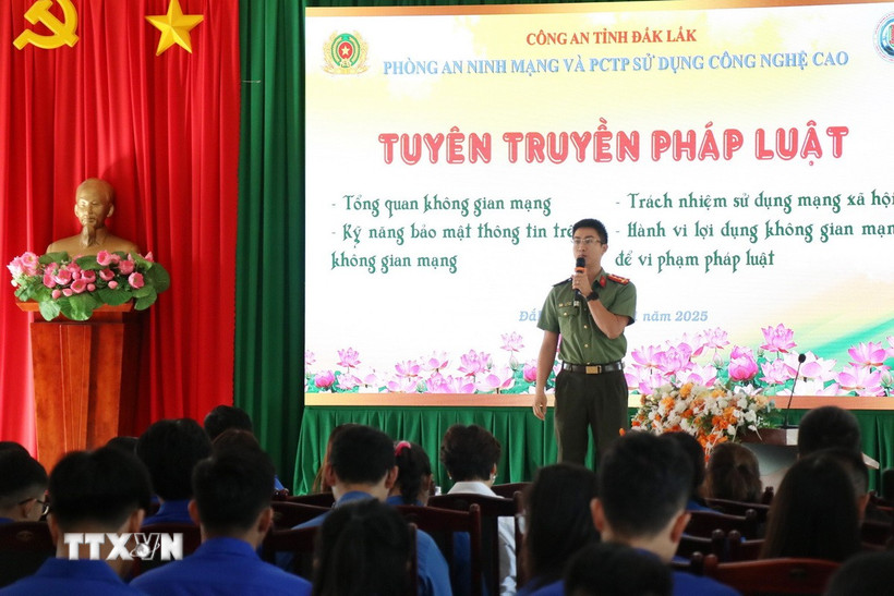 Phát huy vai trò thanh niên trong phổ biến, chấp hành pháp luật Quang cảnh hội nghị. (Ảnh: Tuấn Anh/TTXVN)
